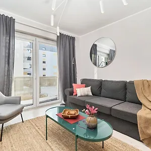 https://promenady-green-wrocaw-by-renters.hotelswroclaw.com